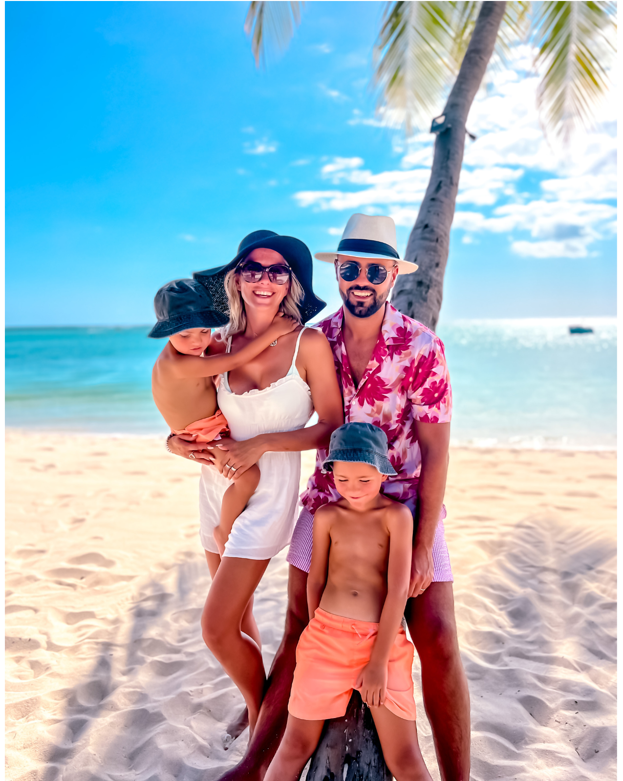 Solenn Dias avec sa famille sur une plage